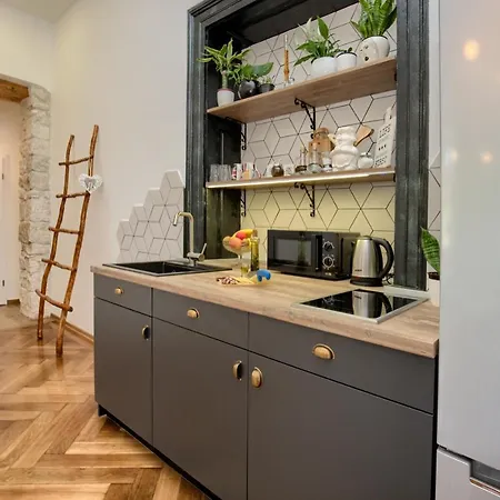 Henna 2 Lägenhet Pula